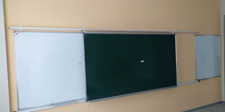 Установка откатных механизмов для досок
