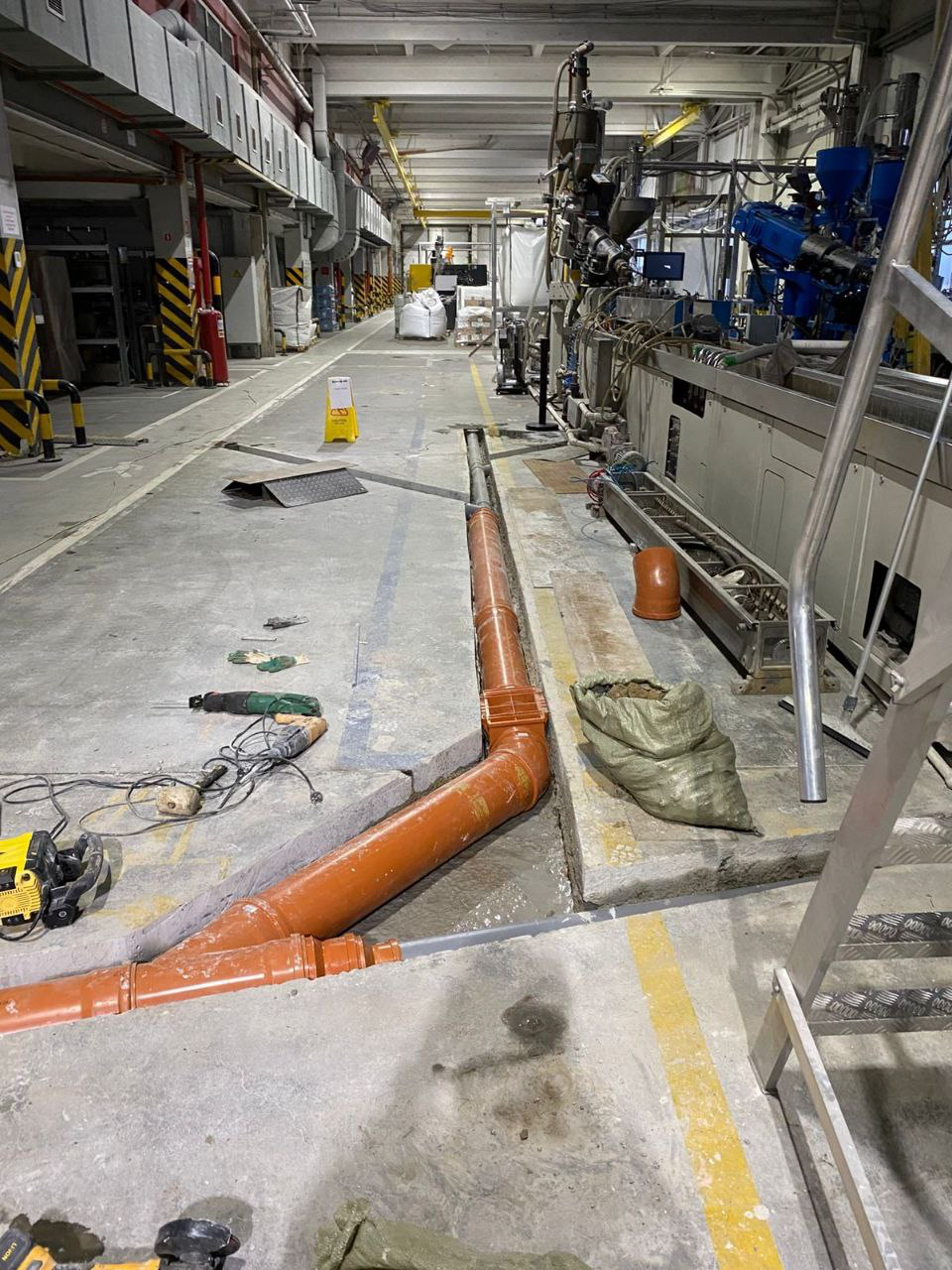 монтаж коммуникаций для подключения нового оборудования