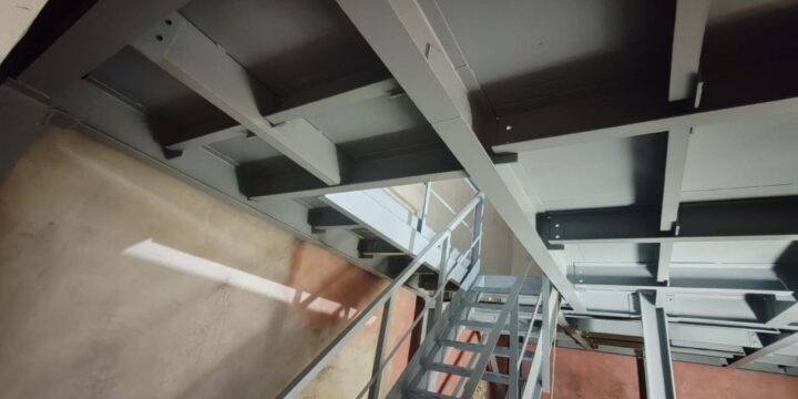 двухуровневая площадка для цеха гальваники