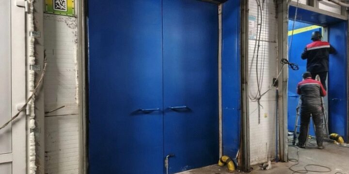 Утеплённые распашные ворота на заказ