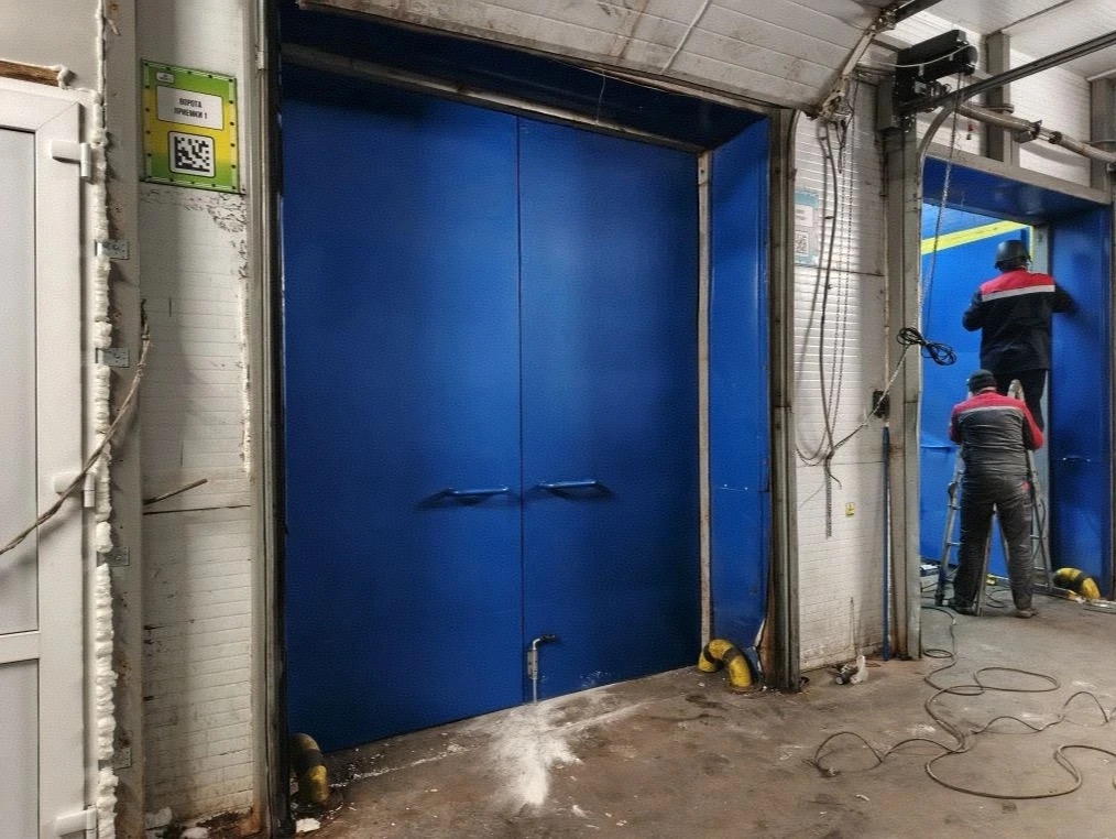 Утеплённые распашные ворота на заказ