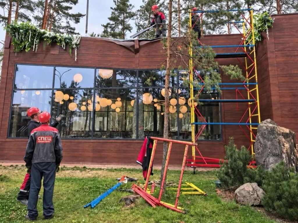 Профессиональная замена сэндвич-панелей на фасадах ресторанов, складов и ТЦ. Ремонт и монтаж кровли промышленных зданий под ключ в сжатые сроки с соблюдением ГОСТ, СНиП и ТБ.